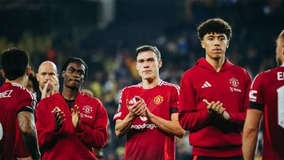 Jose Mourinho sees red as Fenerbahce hold Manchester United