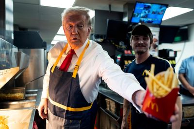 Trump claims 29,000 people surrounded McDonald’s during his visit