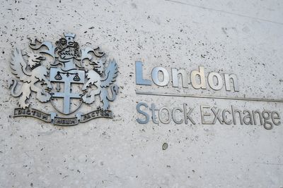 FTSE 100 ends week in the red as investors look to upcoming Budget