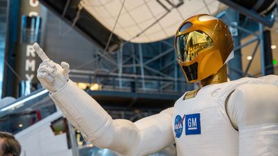 NASA's Robonaut-2 reunited with its ride into space at Smithsonian