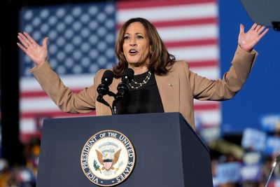 Kamala Harris criticises Donald Trump’s use of ‘bully pulpit’ to call US ‘garbage can’