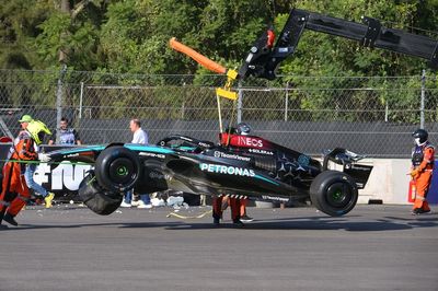 Russell crashes out of FP2 at Mexico GP, causes red flag