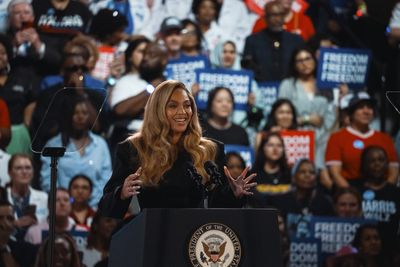 Beyoncé supports Harris in Houston