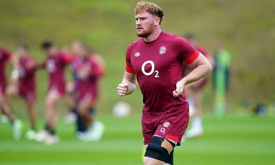 England sweat on Ollie Chessum’s fitness after training camp injury