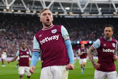 Jarrod Bowen penalty heaps pressure on Erik ten Hag as West Ham beat Man United