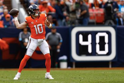 Twitter reacts to Broncos wearing white pants with orange socks