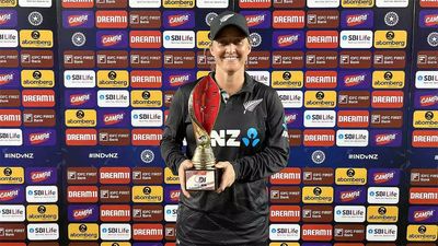 Suzie Bates, Sophie Devine shine as New Zealand level series against India