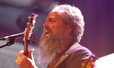 Iron & Wine review – shadow puppets and folk-pop combine in singular gig