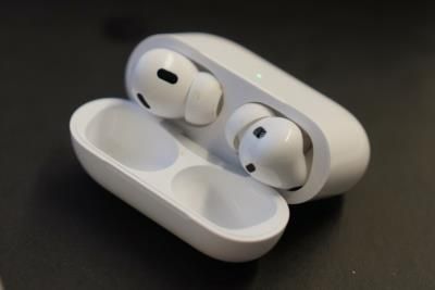 Apple Airpods Update Turns Them Into Hearing Aids