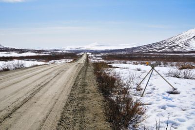 Alaska Police Talk Texas Man Out of Spending Winter Hibernating in Cave He Dug Himself