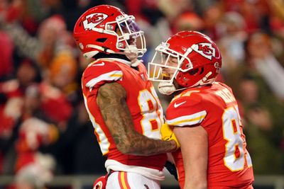 Chiefs place fan-favorite TE on injured reserve after Josh Uche trade