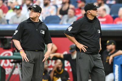 Who are the umpires for Dodgers-Yankees World Series Game 3?