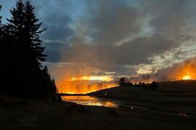 Fire destroys 1 home and forces the evacuation of 700 others in a Colorado subdivision