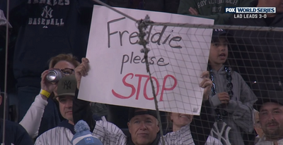 A Yankees fan had the perfect sign after Freddie Freeman’s fourth home run of the World Series