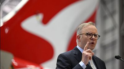 PM: I never called ex-Qantas boss for flight perks