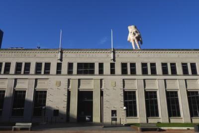 Controversial Giant Hand Sculpture Quasi Removed From Wellington