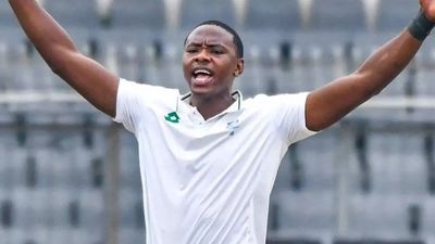 Bangladesh stumble to 38-4 in reply to mammoth South Africa total in second Test