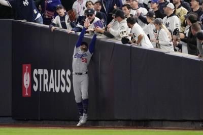 Fan Ejected For Interfering With Dodgers' Mookie Betts