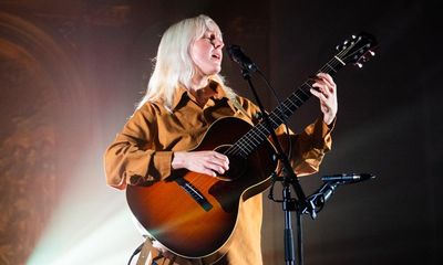 Laura Marling review – gently transcendent songs of motherhood and domesticity