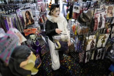 Des Moines Children Celebrate Halloween For First Time Since 1938