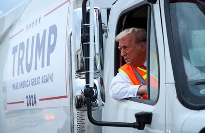 Trump stages garbage truck stunt in bid to turn tables over Puerto Rico backlash