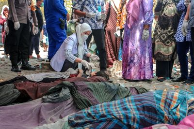 90 Rohingya Left 'Stranded' On Indonesia Beach