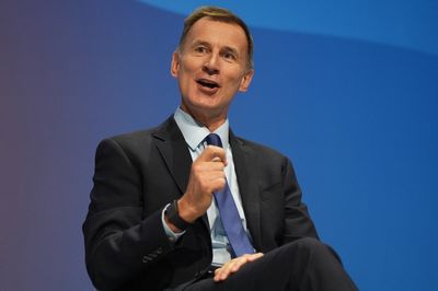 Jeremy Hunt to step down as shadow chancellor with end of Tory leadership race in sight