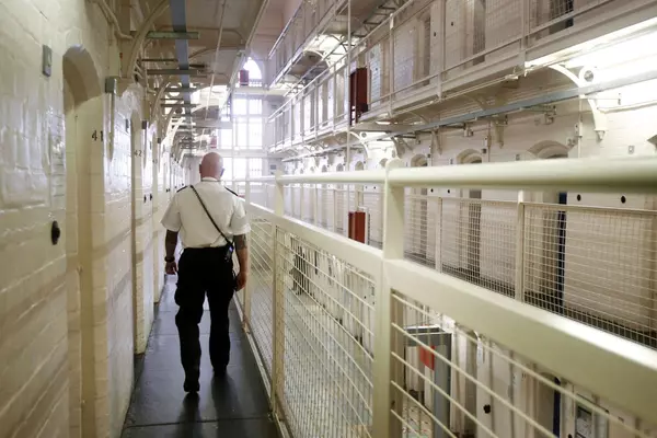 Attacks on prison staff reach 21-year high