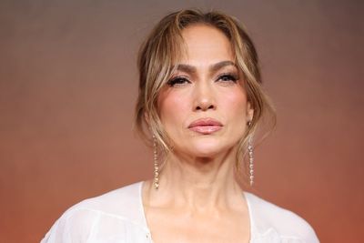 Jennifer Lopez walks out over questions about past relationship with Diddy at autograph event