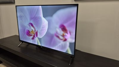 TCL 32S5400 review: a super-tempting cheap small TV, with some imperfections