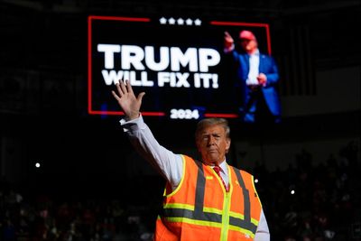 Watch live: Donald Trump holds New Mexico rally on Halloween