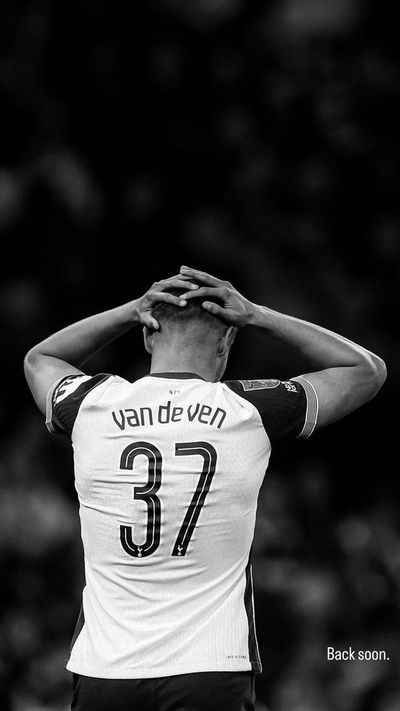 Tottenham: Micky van de Ven breaks silence over injury with short message