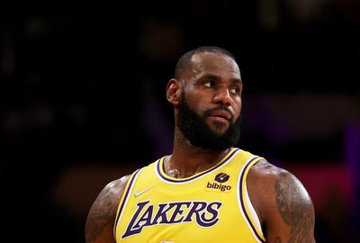 LeBron endorses Harris