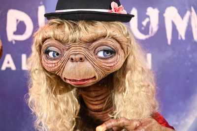 'Out of this world': Heidi Klum unveils ET-inspired Halloween costume