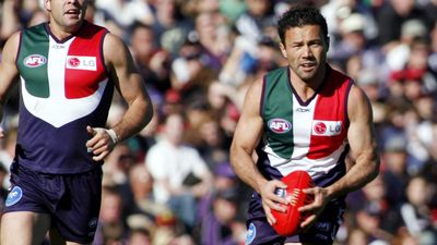 Dockers great Peter Bell quits Fremantle