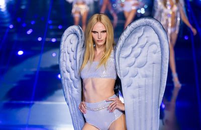 Alex Consani didn't feel 'pressure' during Victoria's Secret Fashion Show