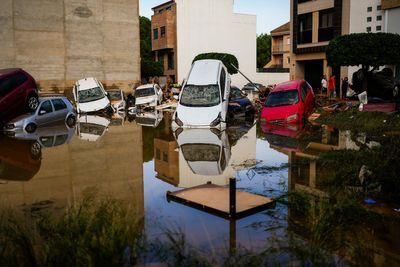 Valencia: Fears further rainfall will hit rescue efforts as death toll tops 200