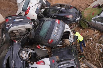 Sir Keir Starmer says UK ‘stands with Spain’ after flooding kills more than 200