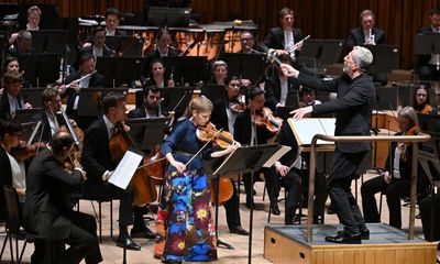 LSO/Adès review – Adámek’s concerto pits Isabelle Faust’s violin against a bullying orchestra