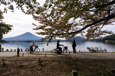 Cyclists Using Cell Phones Now Face Jail In Japan