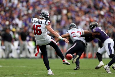 Rams sign punter to practice squad for 2nd straight day