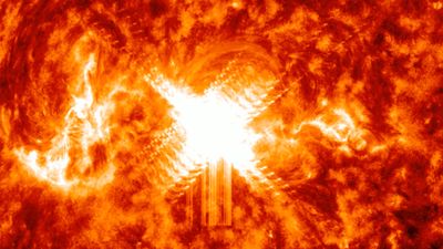 X-class Halloween solar flare erupts from sun, causes radio blackouts (video)