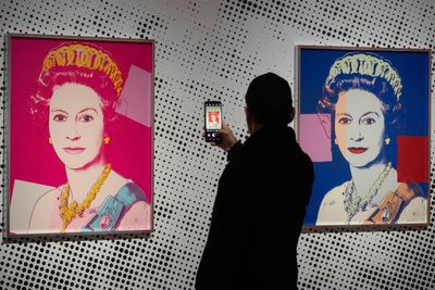 Andy Warhol artwork of Queen Elizabeth II stolen in ‘bungled’ Dutch gallery heist