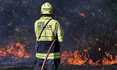 Fire danger in southern Australia as weather bureau warns of ‘damaging winds’ and soaring temperatures