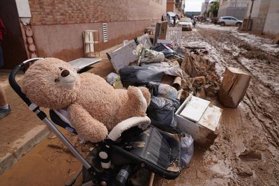 Spain's government to send 10,000 soldiers and police to Valencia after deadly floods