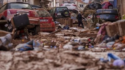 Spanish authorities deploy 10,000 extra troops and police into flood-hit region