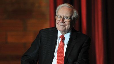 Warren Buffett Still Can't Find A Pitch He'd Like To Swing At