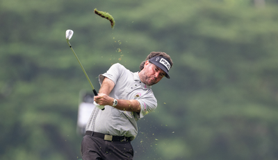 Bubba Watson Makes Hole-In-One To Move In To Contention At Asian Tour Event