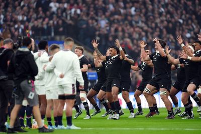 England step forward as All Blacks perform the Haka after pre-match controversy