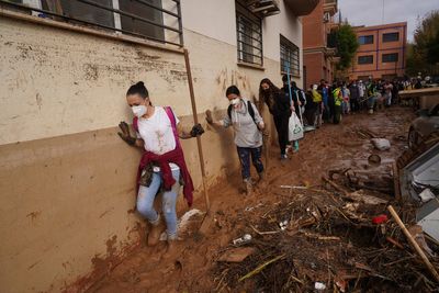 Spain deploys 5,000 more soldiers as death toll from devastating floods hits 211